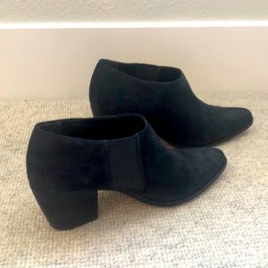 Vince Navy Blue Suede Booties